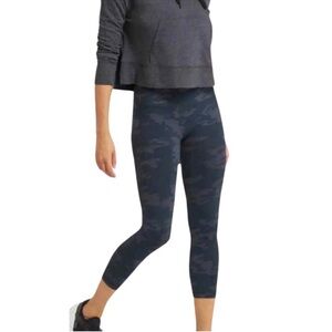 SPANX Faux Leather Camo Women's Cropped Leggings Size Medium